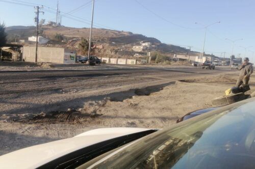 LEVANTAN BLOQUEO EN LA CARRETERA LIBRE TIJUANA-TECATE