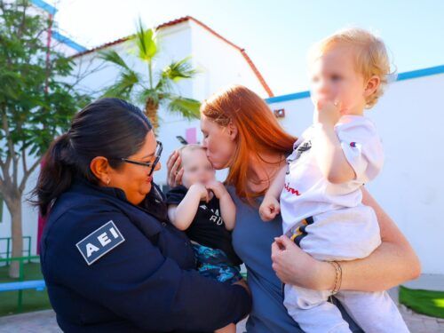 SE REÚNE MADRE CON SUS HIJOS TRAS LOCALIZARLOS EN SAN FELIPE POR ALERTA AMBER INTERNACIONAL