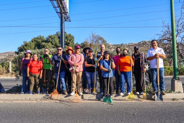 GOBIERNO DE TECATE CONTINÚA LA TRANSFORMACIÓN DEL CAMELLÓN FRENTE A INIDE CON SEGUNDA JORNADA DE LIMPIEZA