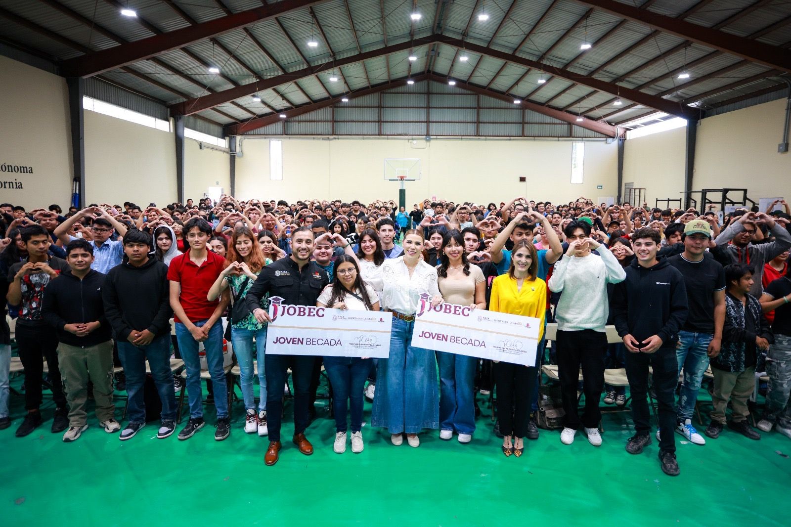REDUCCIÓN HISTÓRICA DE LA POBREZA Y APOYO A 600 MIL ESTUDIANTES MARCAN GOBIERNO DE MARINA DEL PILAR