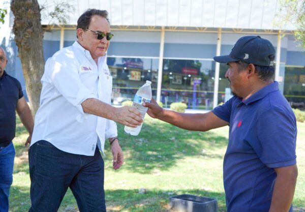 REPARTEN 8 MIL LITROS DE AGUA EN OPERATIVO POR ALERTA DE CALOR