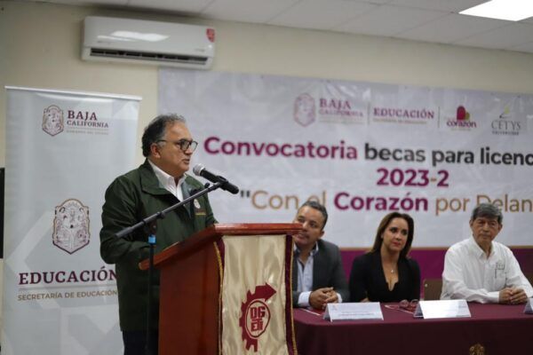 PRESENTAN AUTORIDADES EDUCATIVAS CONVOCATORIA DE BECAS PARA LICENCIATURA 2023-2 “CON EL CORAZÓN POR DELANTE”