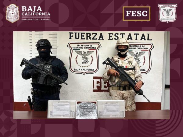 DESCUBREN FESC Y SEDENA ARMAS Y CHALECOS BALÍSTICOS DENTRO DE VEHÍCULO ABANDONADO EN MEXICALI