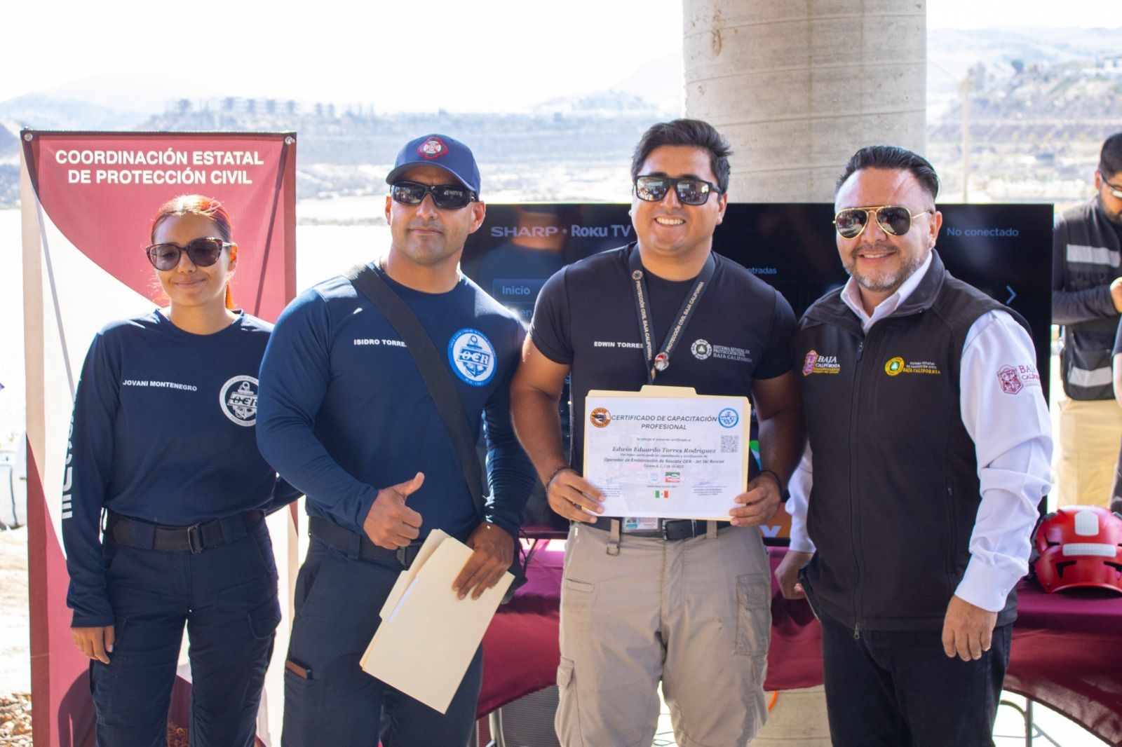 FORTALECE GOBIERNO DEL ESTADO A PROTECCIÓN CIVIL BC CON ENTREGA DE EQUIPO, UNIFORMES Y UNIDADES