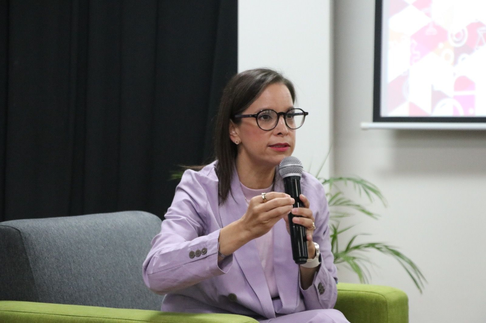 INVITA MÓNICA VEGA A REDUCIR CONSUMO DE PLÁSTICOS DE UN SOLO USO