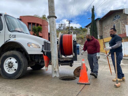 REALIZA CESPTE MANTENIMIENTO OPERATIVO A POZOS DE VISITA