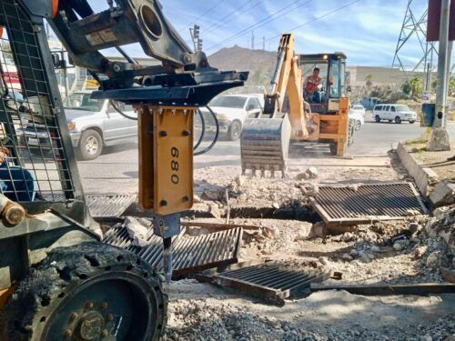 REALIZAN REPARACIÓN DE VIALIDAD EN CRUCE NUEVO LEÓN Y UNIVERSIDAD