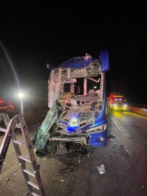 CAMIONAZO DEJA DIVERSOS LESIONADOS SOBRE LA CARRETERA TECATE – MEXICALI
