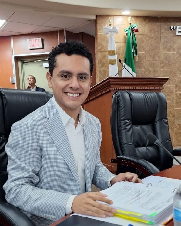 DIP. ELIGIO VALENCIA PRESENTA INICIATIVA PARA REGULAR LOS ESTACIONAMIENTOS EN CENTROS COMERCIALES