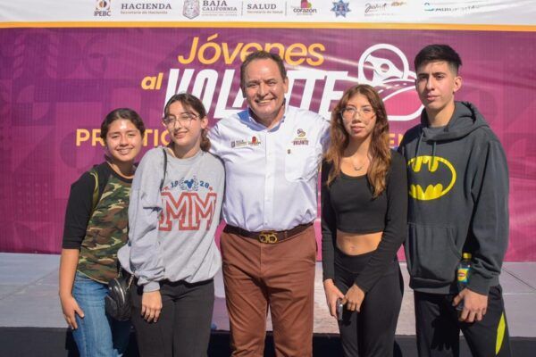 OTORGAN CONSTANCIAS EN PRÁCTICAS MASIVAS DE MANEJO POR LA SALUD Y SEGURIDAD DE “JÓVENES AL VOLANTE”