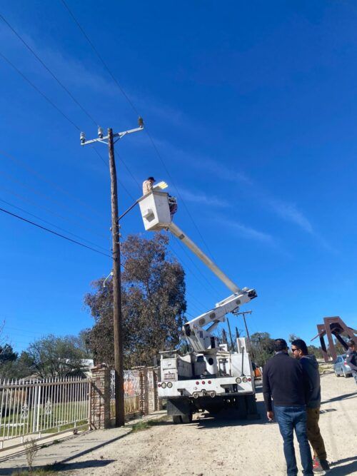 ILUMINACIÓN DE CALLES FORTALECE LA SEGURIDAD Y TRANQUILIDAD DE LAS FAMILIAS EN MI RANCHITO, TECATE