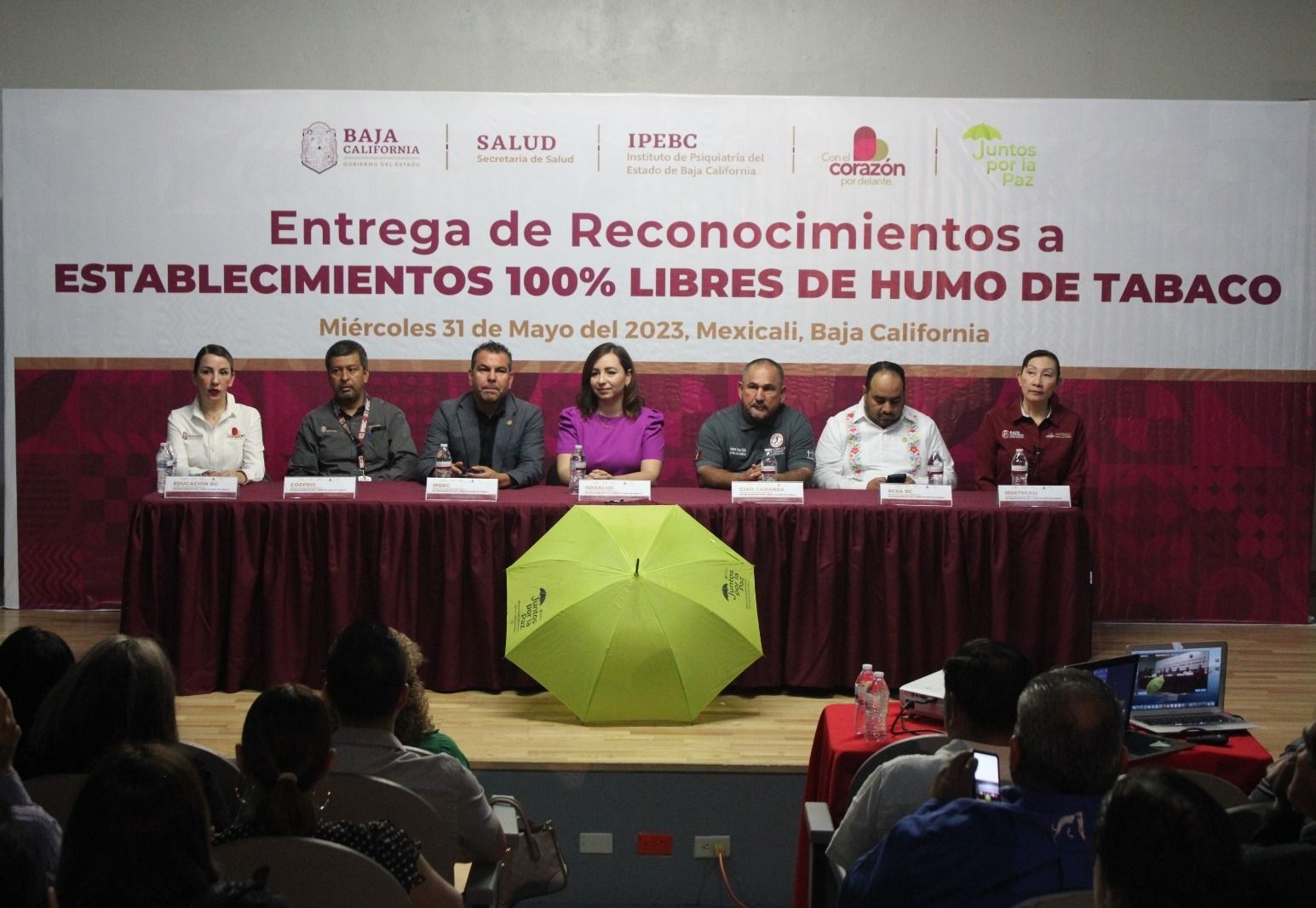 ENTREGA IPEBC RECONOCIMIENTOS A ESTABLECIMIENTOS 100% LIBRES DE HUMO DE TABACO