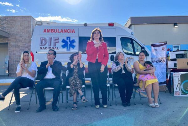 ENTREGA SISTEMA DIF BAJA CALIFORNIA AMBULANCIA E INSUMOS AL ALBERGUE PEREGRINO