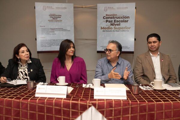 FIRMAN FEDERACIÓN Y ESTADO ACUERDO PARA LA CONSTRUCCIÓN DE PAZ ESCOLAR EN MEDIA SUPERIOR: SOLÍS BENAVIDES