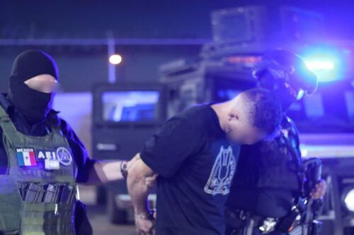 DETIENEN EN MEXICALI A “EL MUÑECO” CON ARMA DE FUEGO Y ORDEN DE APREHENSIÓN