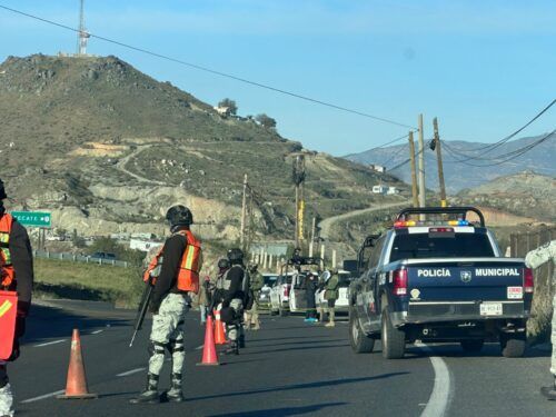 HALLAN CAMIONETA ABANDONADA EN LA ENTRADA DE TECATE – MEXICALI