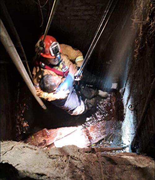 TECATE: RESCATAN A ADULTO MAYOR ATRAPADO EN UN POZO