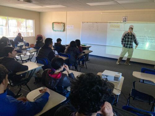 IMACTE EN TU COLONIA LLEVA TALLER LITERARIO DE HIP HOP A ESTUDIANTES DE BACHILLERATO