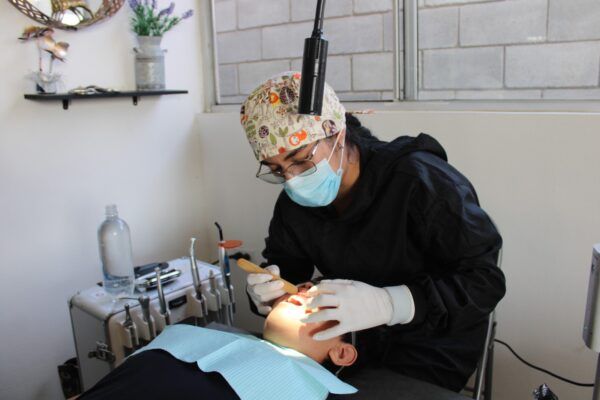 ATIENDEN SALUD DENTAL DE USUARIOS DEL DIF PILARES EN TIJUANA