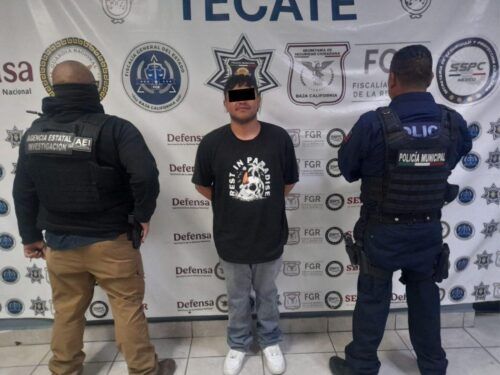 TECATE : DETIENEN A CONDUCTOR POR INTENTO DE SOBORNO A POLICÍAS