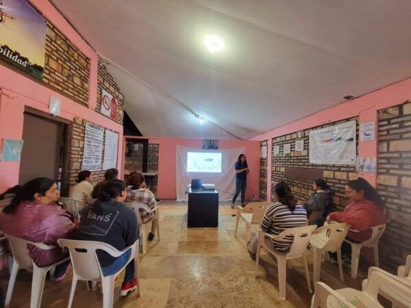 OFRECE TALLERES IMMUJER A TODA LA COMUNIDAD