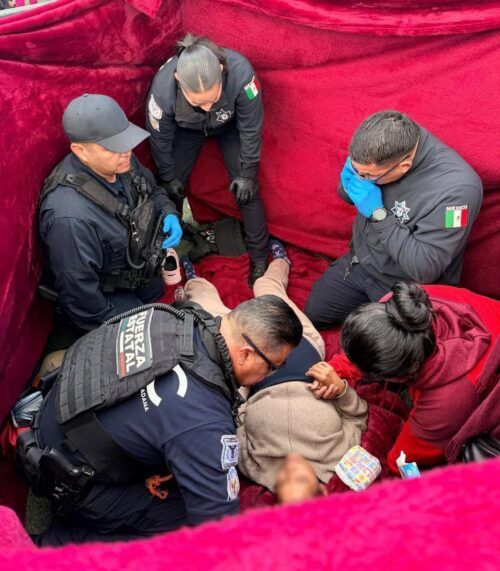 AGENTES DE LA FESC AUXILIAN A MUJER EN LABOR DE PARTO EN ENSENADA