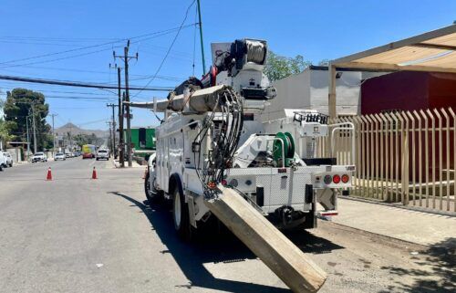GOBIERNO DE TECATE Y CFE RESTABLECEN ENERGÍA TRAS ACCIDENTE