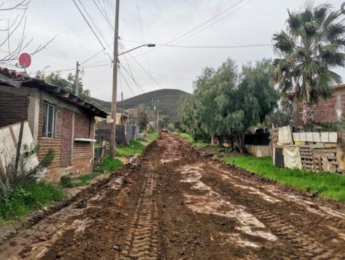 GOBIERNO MUNICIPAL Y EMPRESAS REALIZAN RASPADO DE CALLES EN CERRO AZUL Y OTRAS COLONIAS