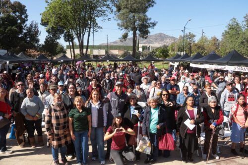 ENTREGA ROMÁN COTA 650 APOYOS A FAMILIAS DURANTE JORNADA DE BIENESTAR