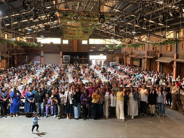ROMÁN COTA CELEBRA A MÁS DE 1200 MAMÁS