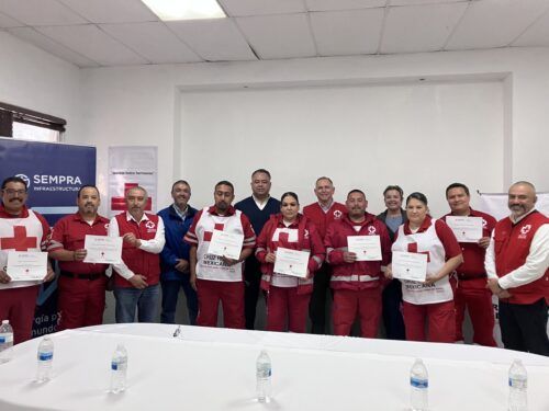 ENTREGAN BECAS A PARAMÉDICOS DE CRUZ ROJA TECATE