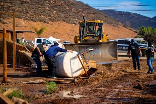 EJECUTA GOBIERNO DE ENSENADA OPERATIVO CONJUNTO DE DESALOJO DE UNA INVASIÓN EN UN PREDIO EN PRADERAS DEL CIPRÉS