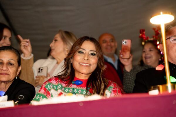 CON “DESFILE NAVIDEÑO”, GOBIERNO DE CLAUDIA AGATÓN  LLENA DE LUZ Y ALEGRÍA EL CENTRO DE LA CIUDAD