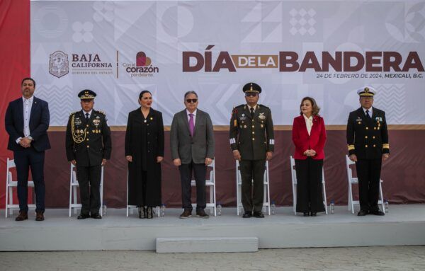 PRESIDE SECRETARIO DE EDUCACIÓN CEREMONIA DEL DÍA DE LA BANDERA