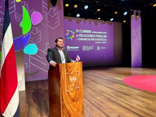 FRANCISCO RUIZ IMPARTE CHARLA EN COSTA RICA