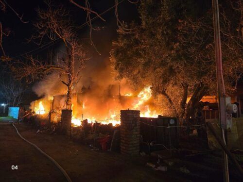 SOFOCAN BOMBEROS INCENDIO EN CASA HABITACIÓN EN LA ZONA CENTRO DE TECATE