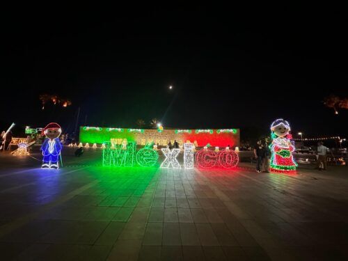 ENCIENDE GOBIERNO DE CLAUDIA AGATÓN ALUMBRADO ORNAMENTAL POR FESTEJOS PATRIOS
