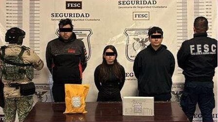 DETIENEN A TRES PERSONAS EN PODER DE UN ARMA DE FUEGO Y DE VAPEADORES CON THC