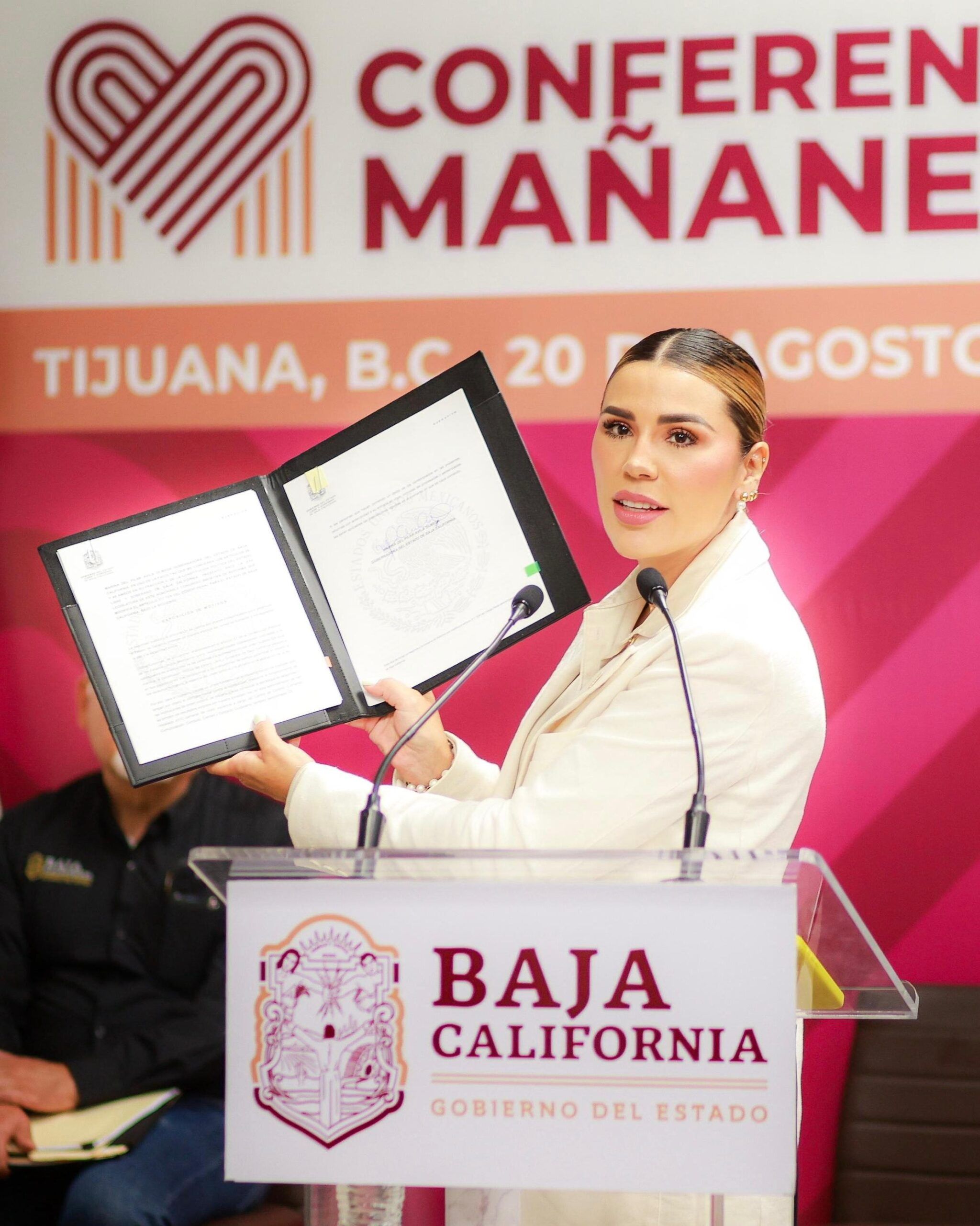 FIRMA GOBERNADORA MARINA DEL PILAR INICIATIVA CONTRA EL HALCONEO Y EL USO DELICTIVO DE CÁMARAS