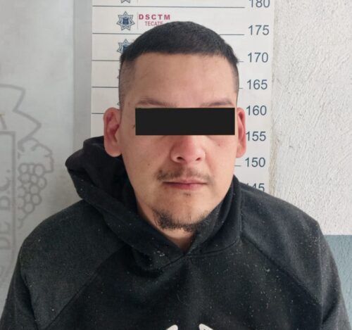 TECATE: HOMBRE ES DETENIDO POR ROBO Y CON ORDEN DE APREHENSIÓN VIGENTE