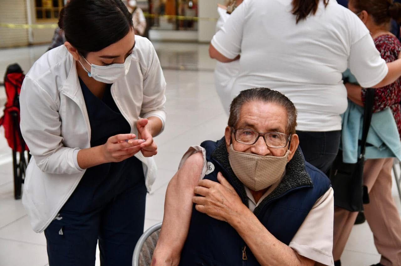 LLAMAN A PREVENIR NEUMONÍA EN ADULTOS MAYORES ANTE LAS BAJAS TEMPERATURAS: VACUNAS ESTÁN DISPONIBLES