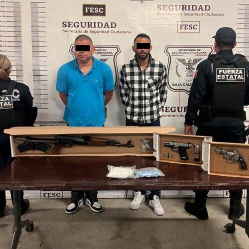 ASEGURAN ARMAS, DROGA Y VEHÍCULO ROBADO; HAY DOS DETENIDOS