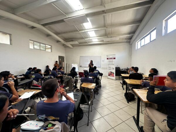 IMMUJER TECATE IMPULSA LA PREVENCIÓN DE LA VIOLENCIA DE GÉNERO EN ESCUELA MILITARIZADA