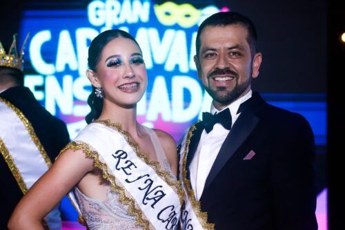 GIOVANNI NÚÑEZ Y ANA CRISTINA SE CORONAN COMO REYES DEL GRAN CARNAVAL DE ENSENADA 2026