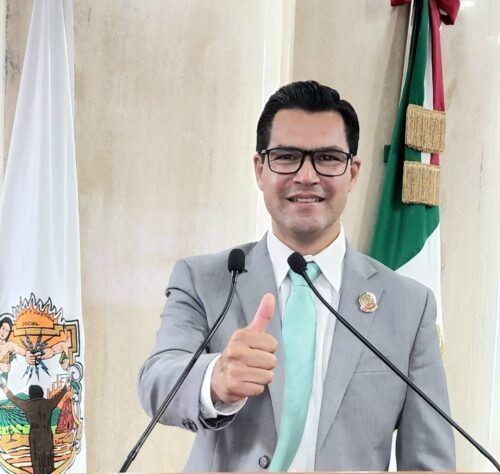 PROPONEN QUE SE PROHÍBA COLOCAR LONAS EN INMUEBLES POR ADEUDOS FISCALES