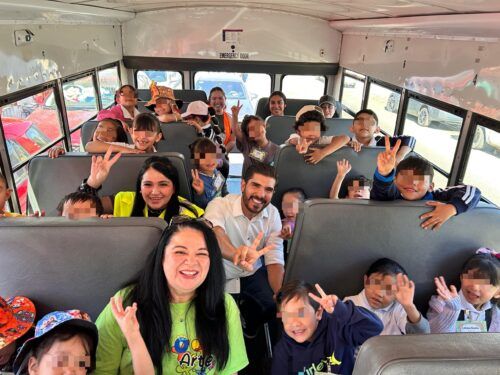 FACILITA ISAAC CONTRERAS MOVILIDAD ESCOLAR PARA ALUMNOS DE PREESCOLAR