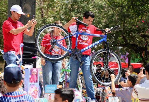 HUMBERTO VALLE CELEBRA EL DÍA DEL NIÑO CON FAMILIAS DE BAJA CALIFORNIA