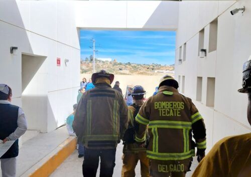 EVACUAN A 110 PERSONAS POR POSIBLE FUGA DE GAS EN LA CLÍNICA NO. 6 DEL IMSS EN TECATE