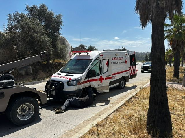 VUELCA AMBULANCIA DE CRUZ ROJA EN TECATE