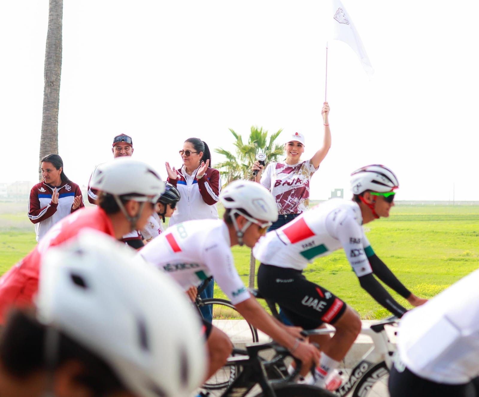 ENCABEZAN GOBERNADORA MARINA DEL PILAR E ISAAC DEL TORO “RODADA DE INICIO DE AÑO” EN APOYO A JÓVENES CICLISTAS QUE SE PREPARAN PARA LA ALTA COMPETENCIA